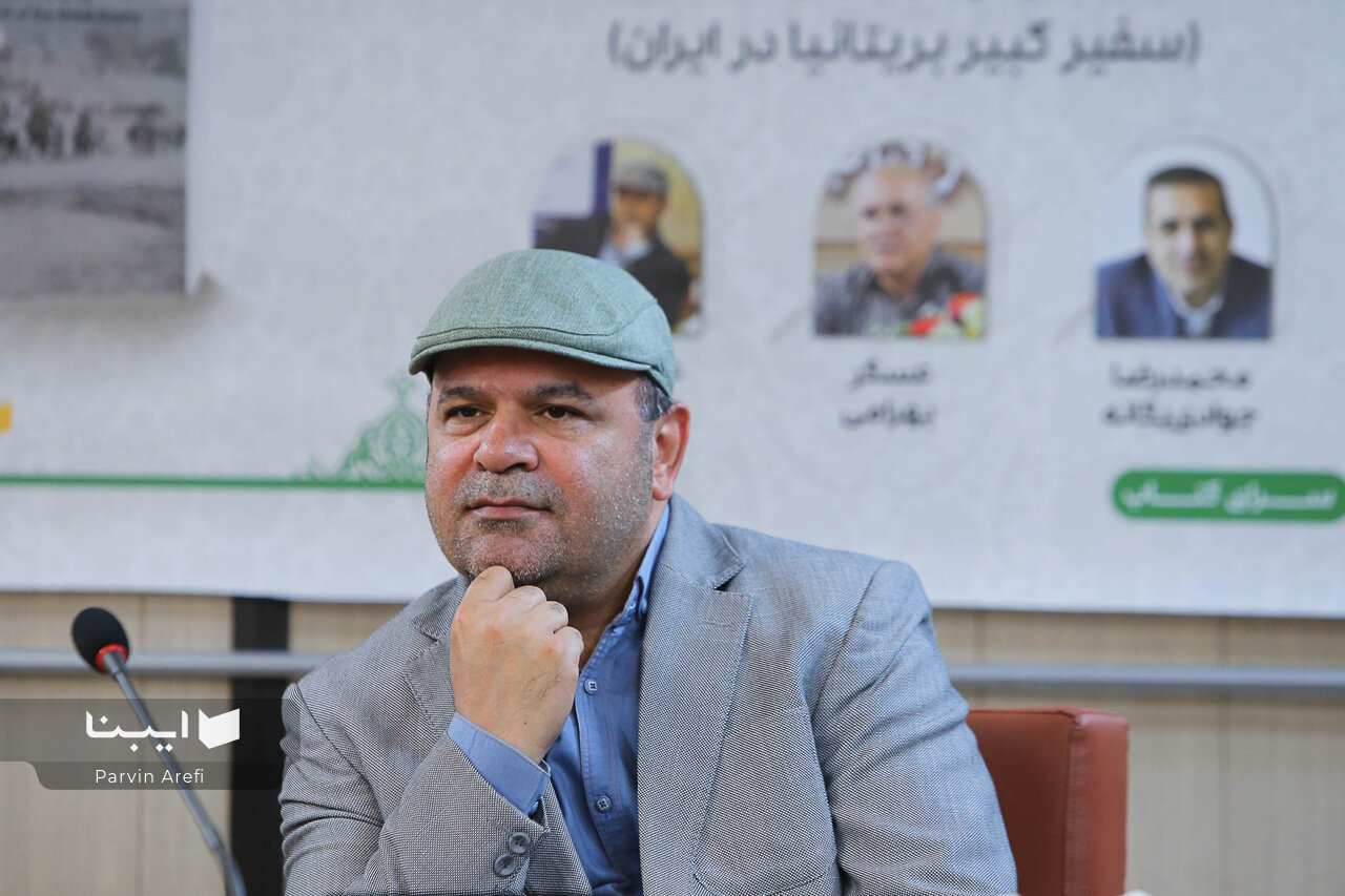 کتاب سفرنامه است یا حضرنامه؟/ باید انتظارات خود را از سفرنامهها معقول کنیم