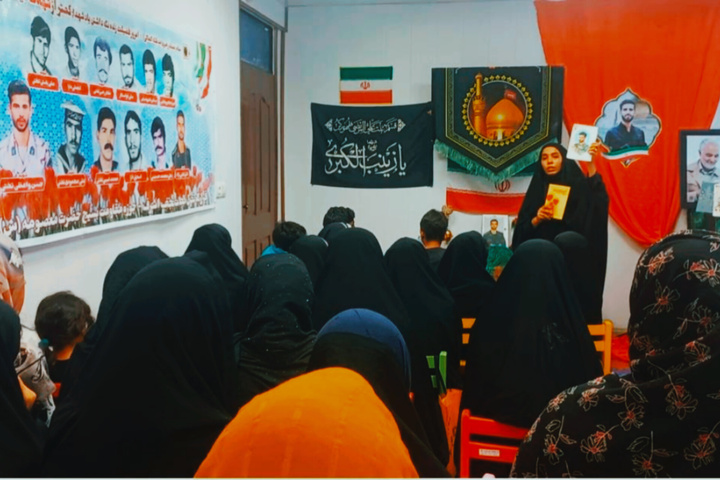 کتاب‌های «آتشی که گلستان شد» و «شبی که T۲معراج شد» در بندرعباس خوانش و معرفی شد