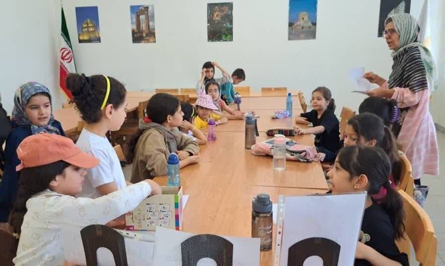 جمع‌خوانی کتاب در بجستان / اهدای کتاب به کتابخانه شهیدمصطفی خمینی روداب