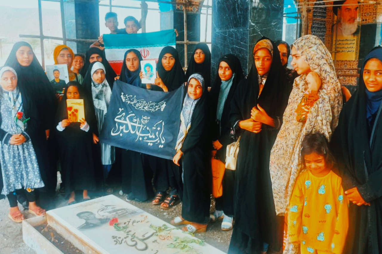 کتاب‌های «آتشی که گلستان شد» و «شبی که T۲معراج شد» در بندرعباس خوانش و معرفی شد