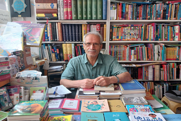 «کتابفروشی جنگل»؛ نیم قرن خاطره سازی در قلب گرگان