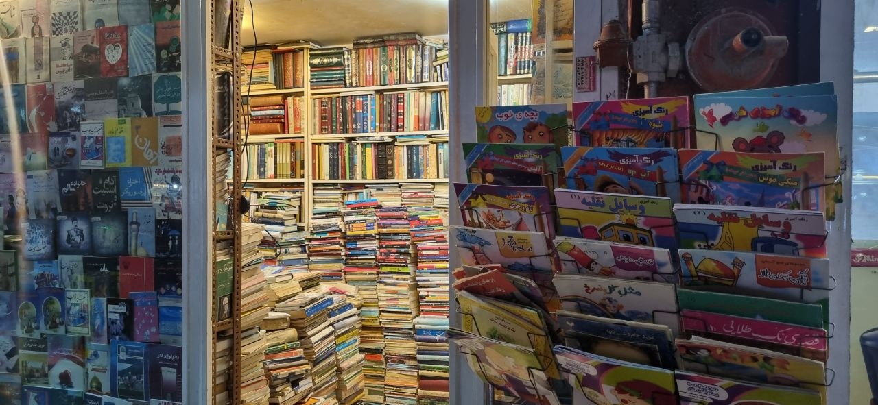 «پاستور»؛ روایت ۴۰ سال کتابفروشی از خیابان پاستور تا کبابیان