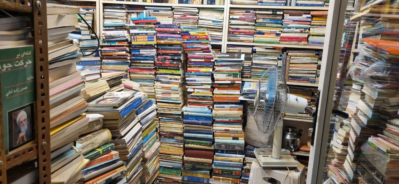 «پاستور»؛ روایت ۴۰ سال کتابفروشی از خیابان پاستور تا کبابیان