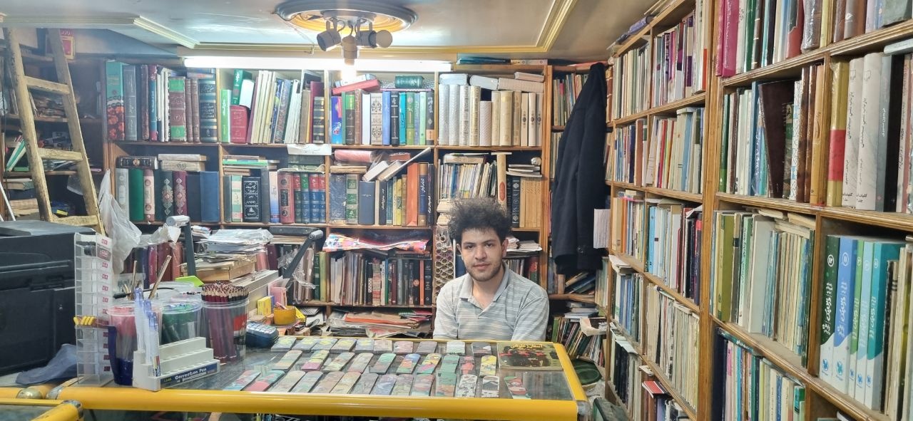 نیم نگاهی به ناصر خسروی کتاب در هگمتانه/ کتابفروشی به قدمت ۳ نسل