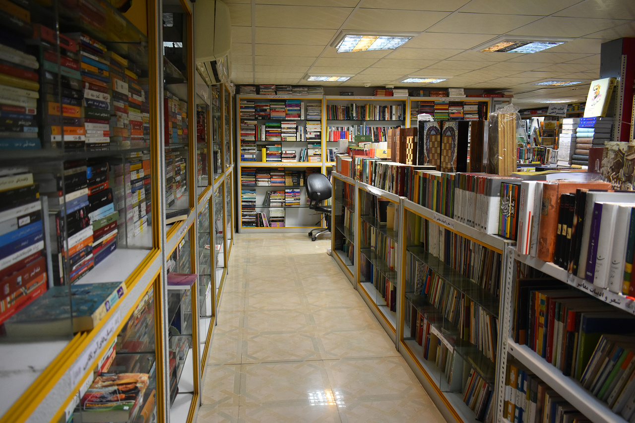 لذت قدم زدن در میان قفسههای «کتاب شرق»/ کتابفروشی برای کودکان