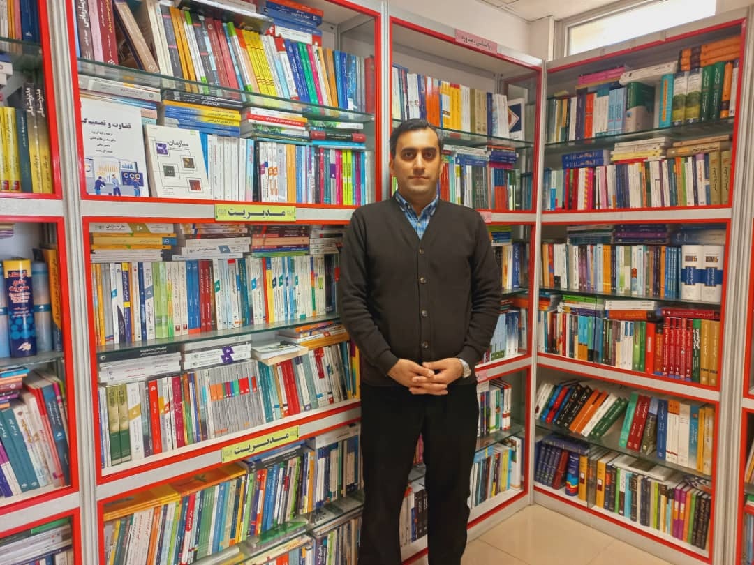 لذت قدم زدن در میان قفسههای «کتاب شرق»/ کتابفروشی برای کودکان