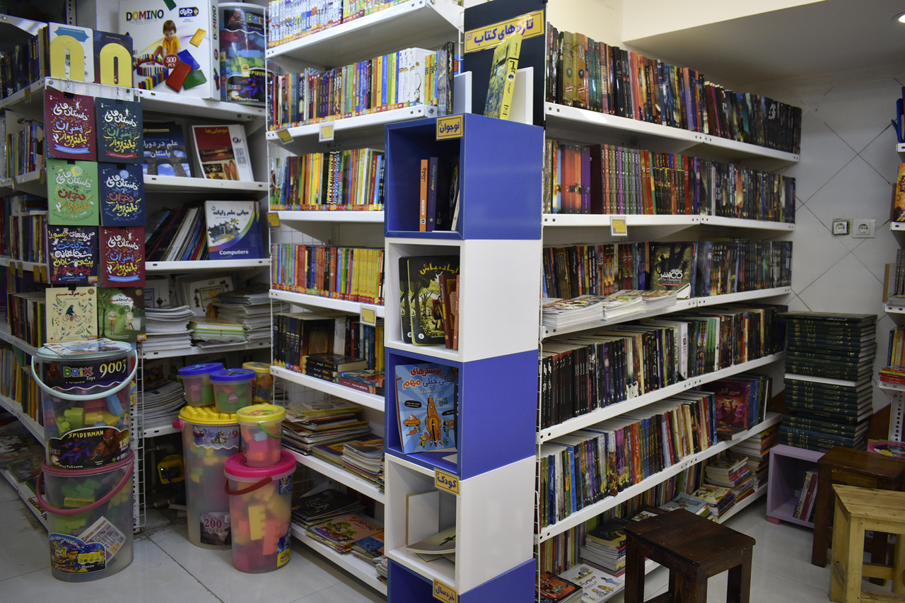 لذت قدم زدن در میان قفسههای «کتاب شرق»/ کتابفروشی برای کودکان