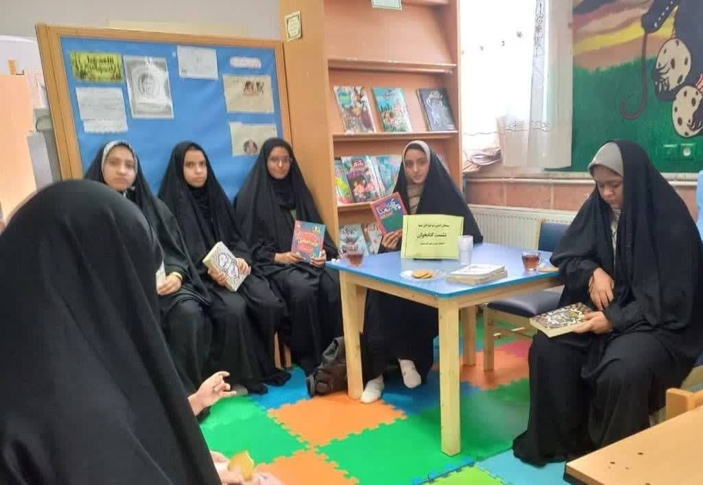 اهدای کتاب در چناران/ نشست ادبی در خوشاب