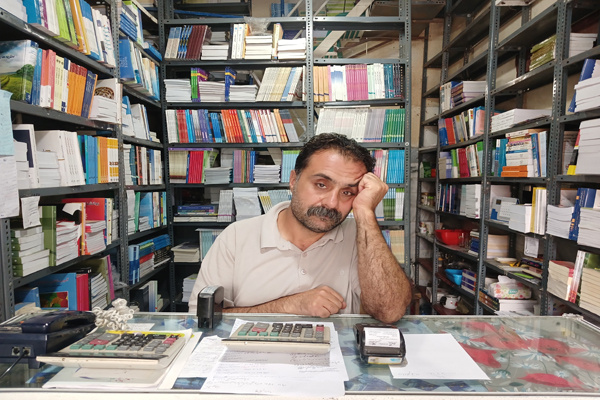 تمرکز کتابفروشی «علم و صنعت» بر فروش کتاب/ دوام کتابفروشیها در گرو طرحهای خلاقانه