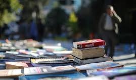 کتابفروشی در گرمای ۴۲ درجه/ فعالیت فرهنگی بانوی بیرجندی برای امرار معاش