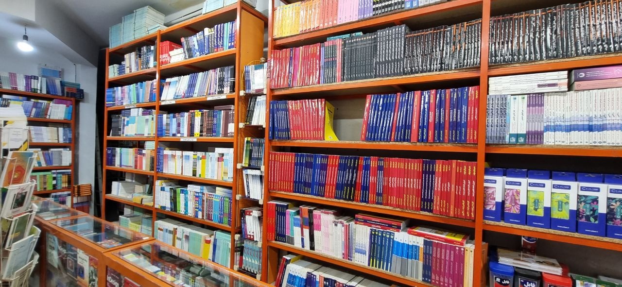 «فراگیر هگمتانه»؛ کتابفروشی که دانشگاهیان روی آن حساب باز میکنند