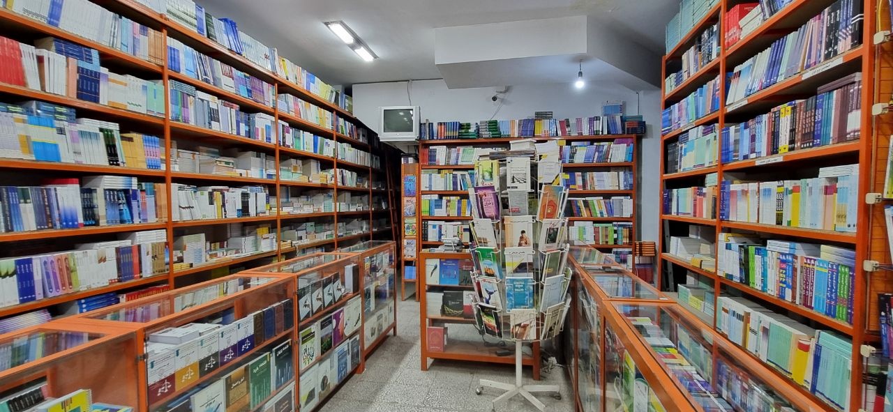«فراگیر هگمتانه»؛ کتابفروشی که دانشگاهیان روی آن حساب باز میکنند