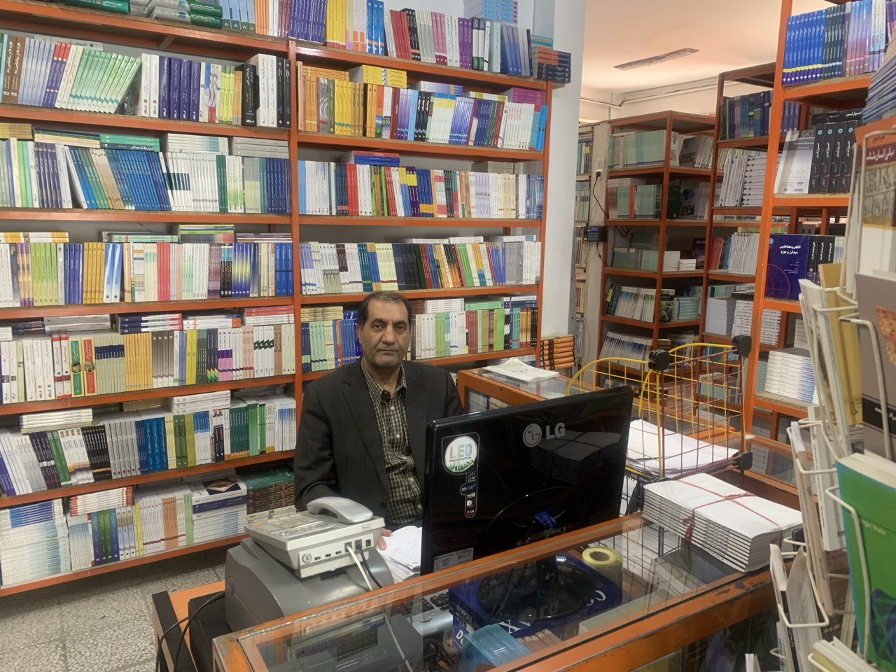 «فراگیر هگمتانه»؛ کتابفروشی که دانشگاهیان روی آن حساب باز میکنند