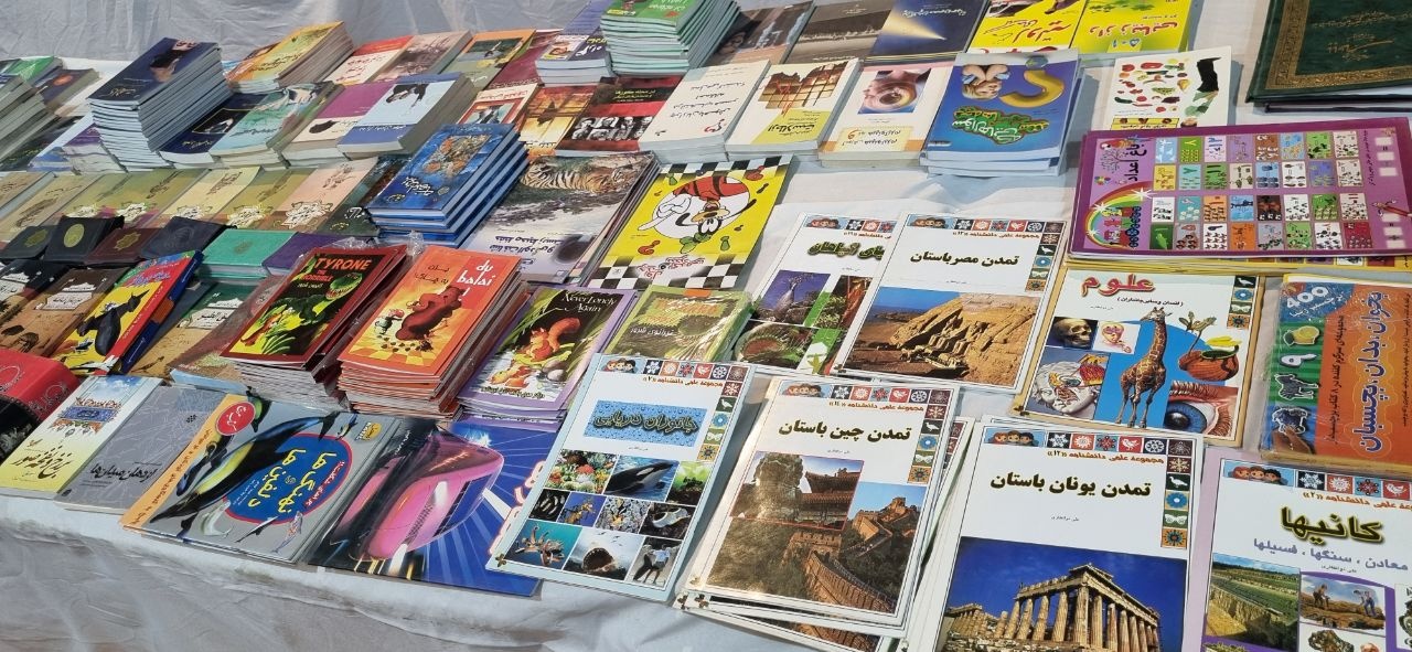 گنجینه مفاخر در دهکده گنجنامه/ کتابخوانی در پای الوند