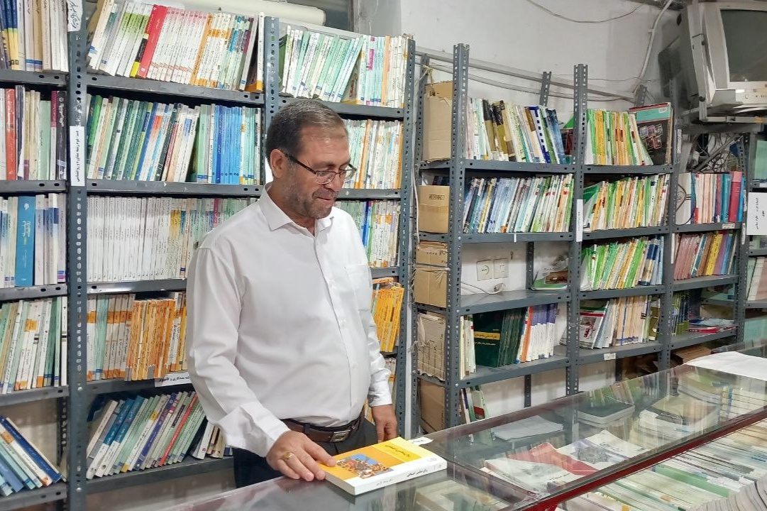 همراهی ۲۵ ساله کتابفروش بجنوردی با بازار کتاب