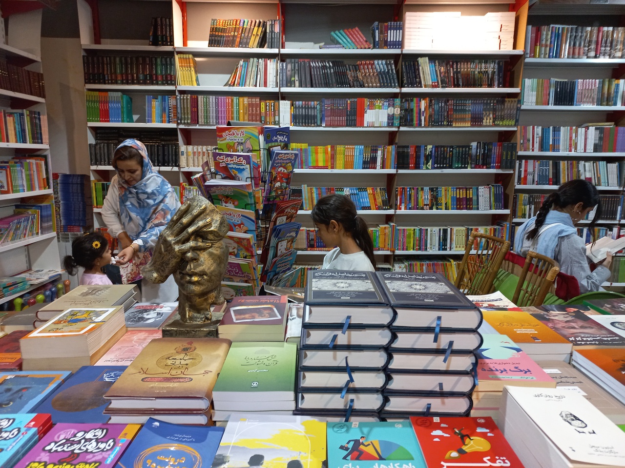 نشر فرهنگ دریچهای به نشر آگاهی