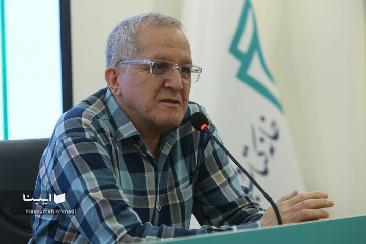 زبان فارسی در معرض ذوق عام قرار گرفته است