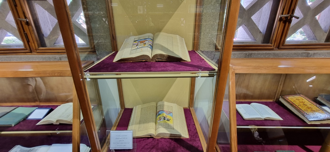 کتابخانه ابنسینا؛ از قرائتخانه تا کتابخانه/ روایت کتابهای مهجور دپو در کارتن موز!