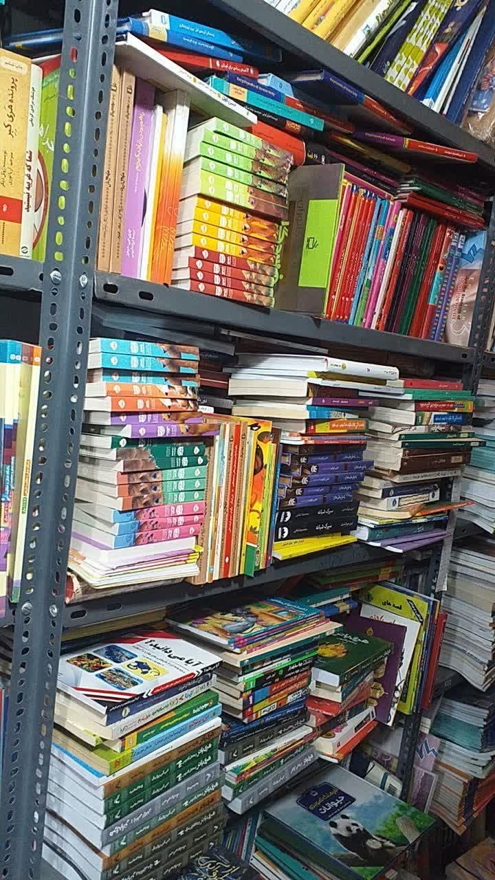 «مهرگان» کتابفروشی که همچنان کتاب میفروشد