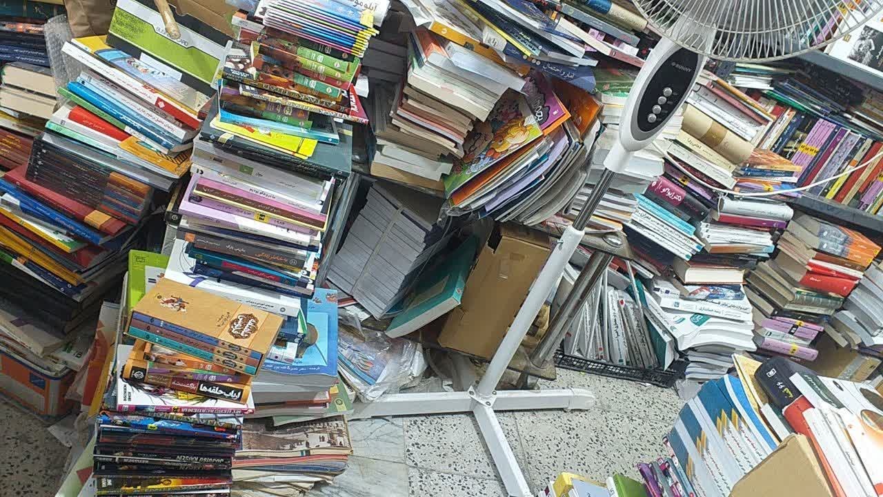 «مهرگان» کتابفروشی که همچنان کتاب میفروشد