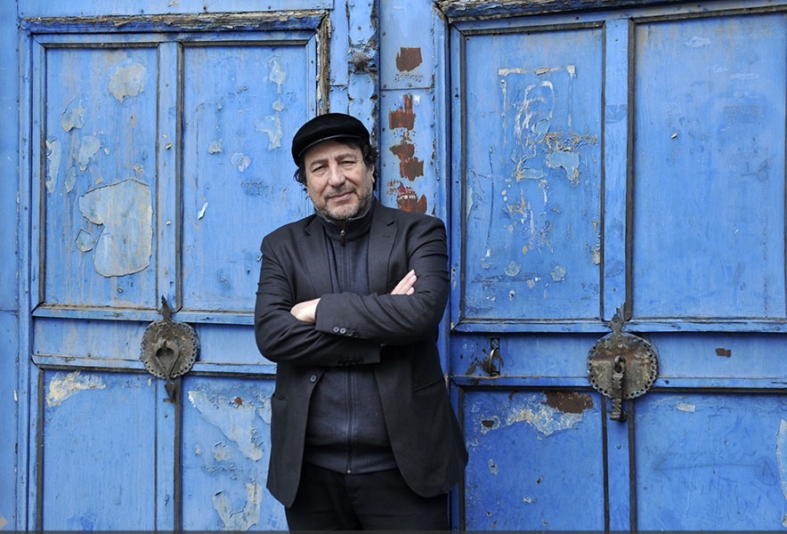 تألیف در حوزه آموزش بازیگری و کارگردانی، به گردآوری از منابع خارجی محدود شده است