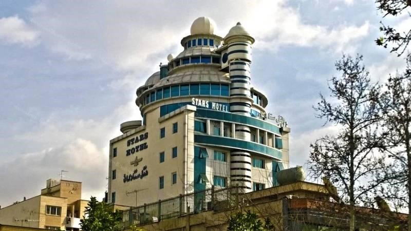 کدام هتل ها در نزدیکی باغ ارم شیراز قرار دارند؟