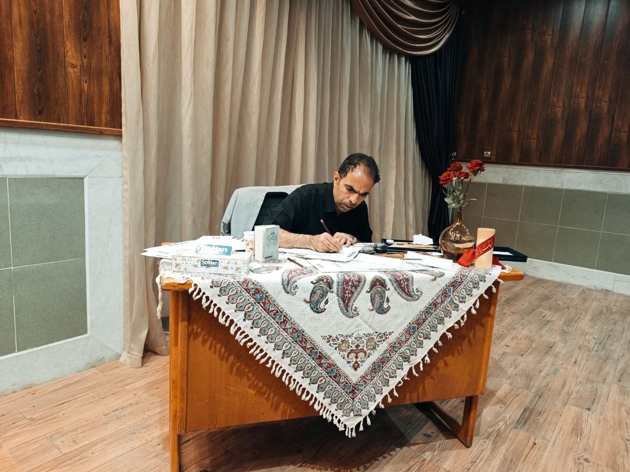 آسودهام کنج حرم دور از حواشی