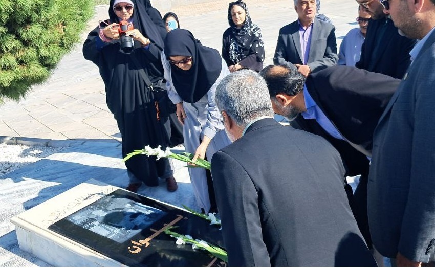 عملیات بازپیرایی آرامگاه مشاهیر نیشابور آغاز شد