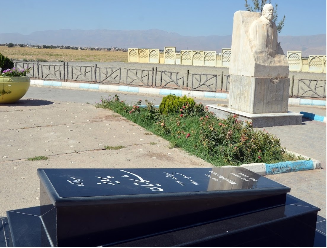 عملیات بازپیرایی آرامگاه مشاهیر نیشابور آغاز شد