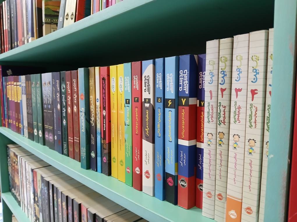 جریان زندگی در میان قفسههای کتاب/ «سرزمین کتاب» قائمشهر حال خوب منتشر میکند