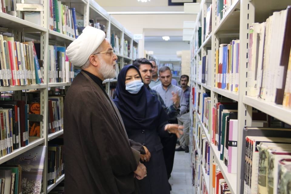 کتابخوانی کلید حل مشکلات جامعه است