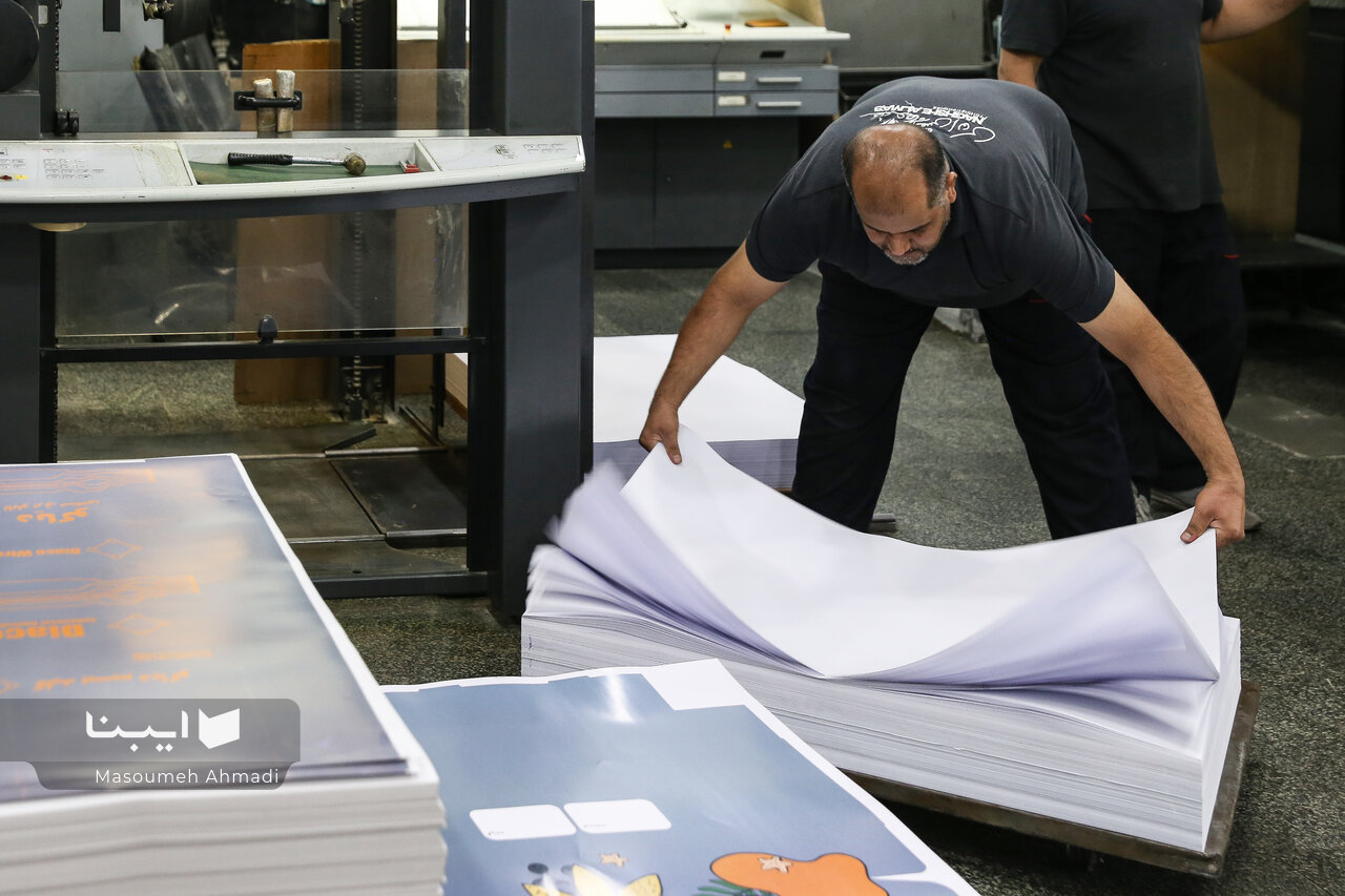 بازار پُرنوسان کاغذ و مواد اولیه