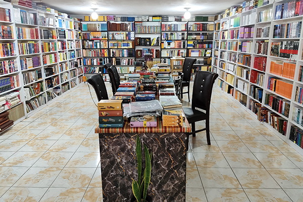 «کاوان»؛ کتابفروشی که با عشق اداره میشود