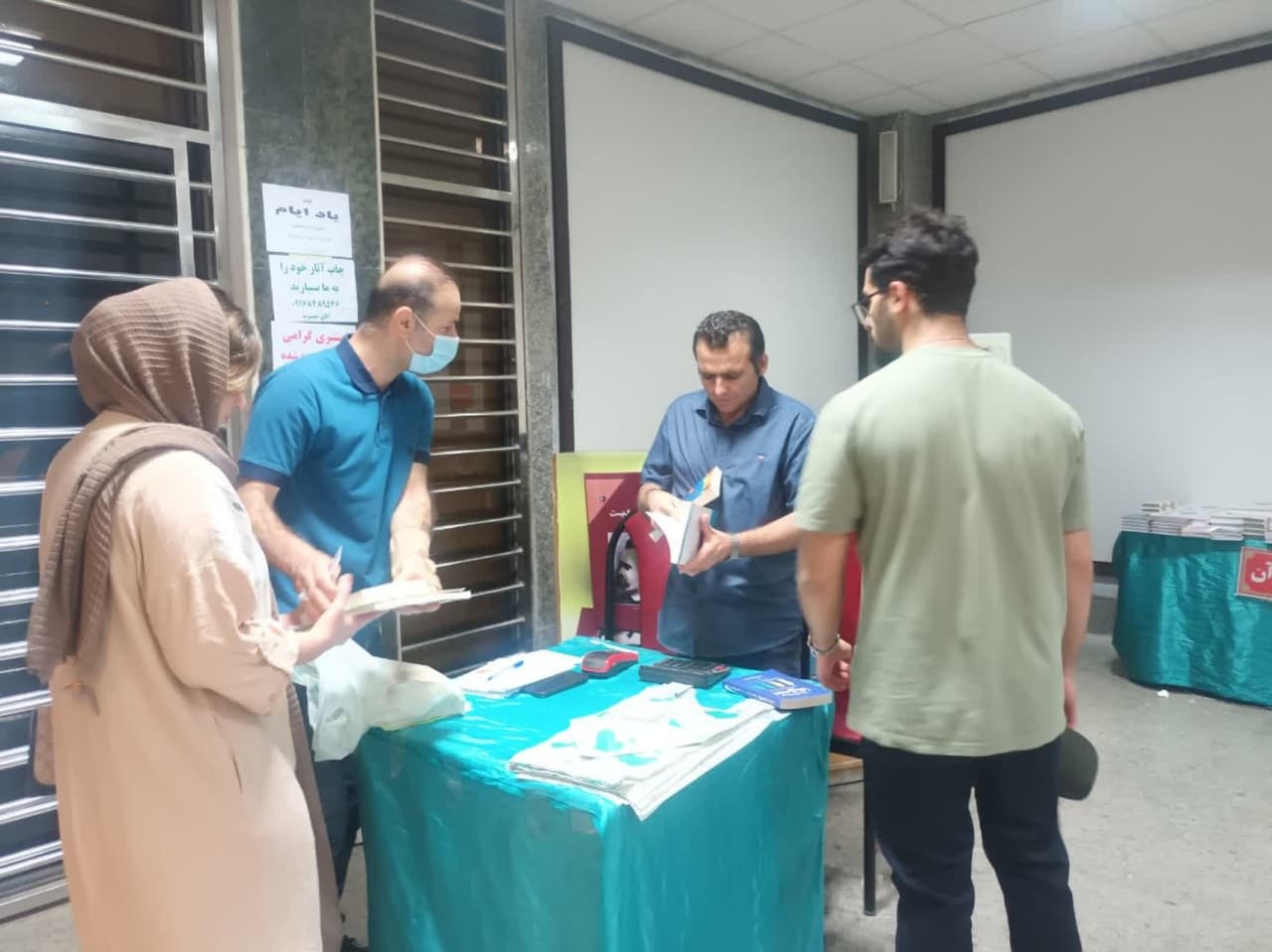 تخفیفهای خوب نمایشگاهی خرید را آسان کرد / اینجا برای تمام سلیقهها کتاب هست