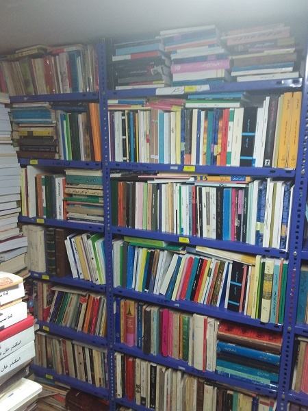 همنشینی امروز و دیروز در میان قفسهها/ اینجا اصفهان؛ کتابفروشی نیما