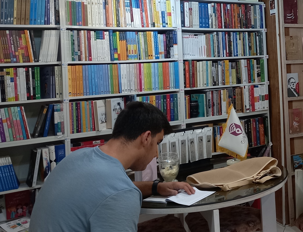 معرفی یک دقیقهای کتابهای نخوانده در کتابفروشی «کتابزون» سنندج