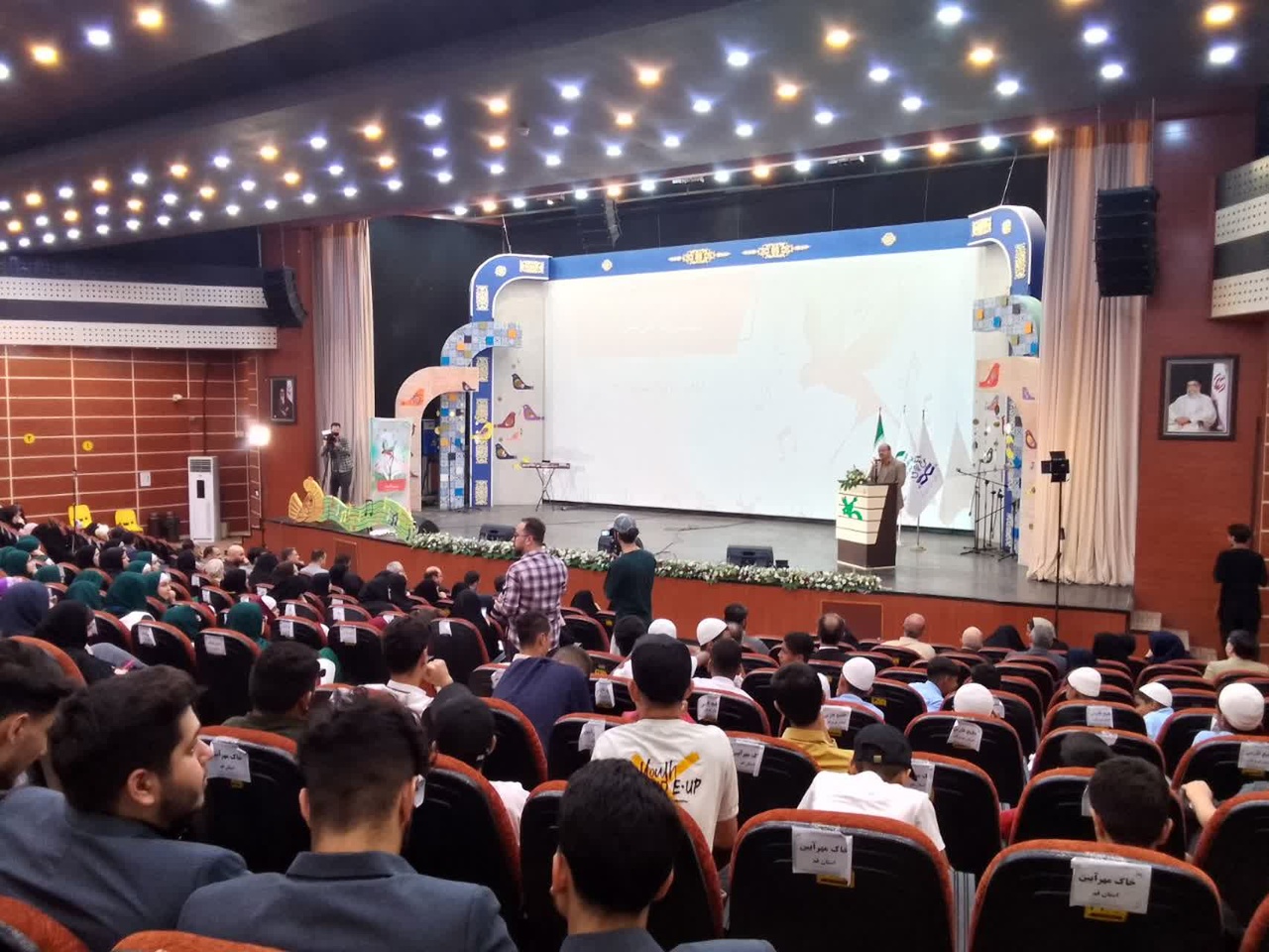 نشست تخصصی نقد و بررسی آثار جشنواره ملی سرود آفرینش در اراک برگزار شد