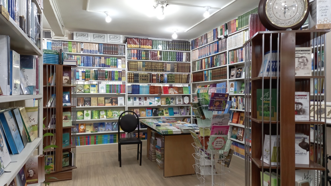 بازار کتاب ناجی کتابهای خاک خورده کتابفروشی «امام غزالی» سنندج