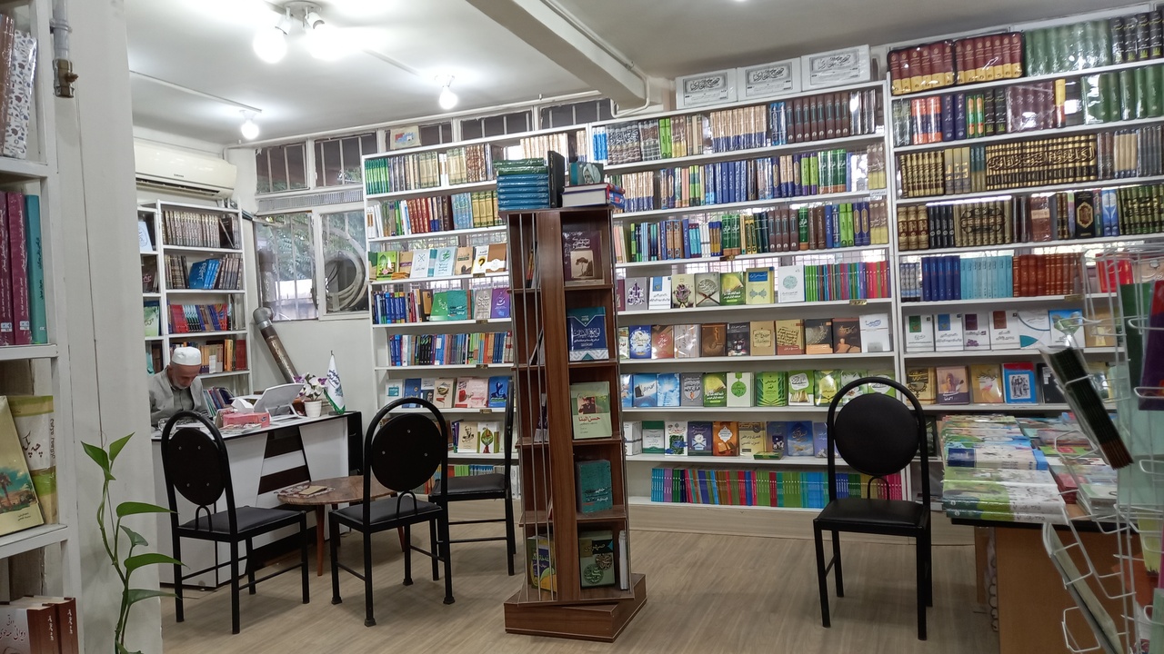 بازار کتاب ناجی کتابهای خاک خورده کتابفروشی «امام غزالی» سنندج