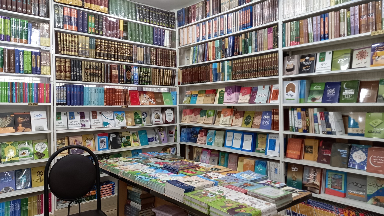 بازار کتاب ناجی کتابهای خاک خورده کتابفروشی «امام غزالی» سنندج