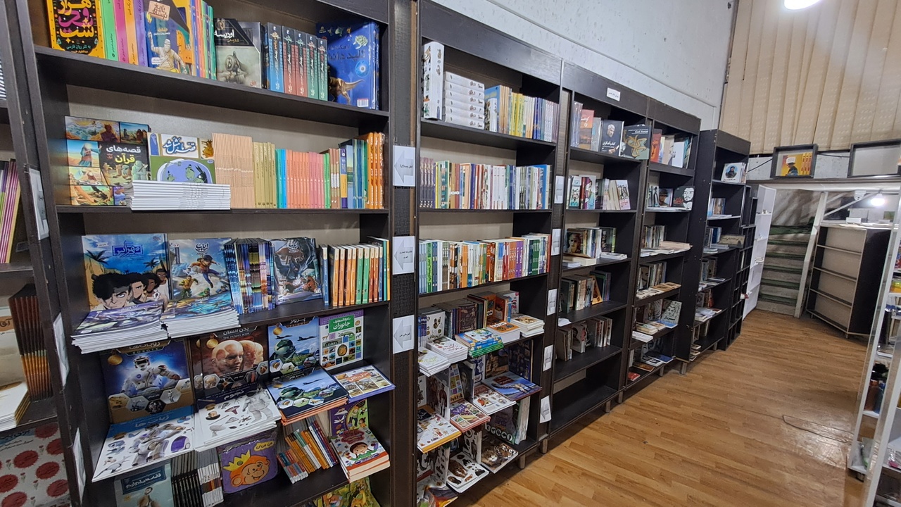 «پاتوق کتاب»؛ محفلی برای نسل جوان کرمانشاه/ دغدغههای یک کتابفروش