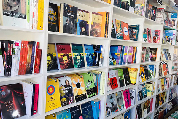 فعالیت مسئولانه کتابفروشی «فرهنگ» در عرصه کتابخوانی/ سامانه بازار کتاب نیازمند اطلاعرسانی بیشتر