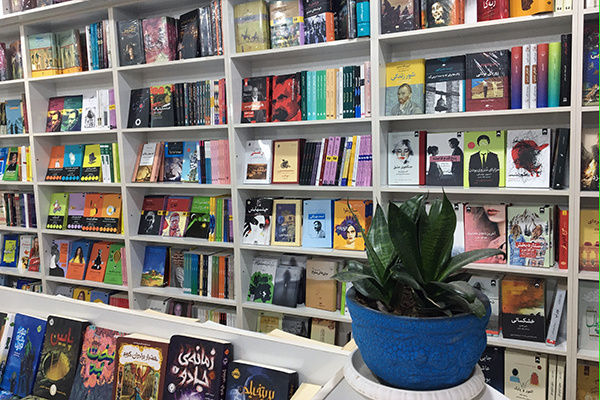 فعالیت مسئولانه کتابفروشی «فرهنگ» در عرصه کتابخوانی/ سامانه بازار کتاب نیازمند اطلاعرسانی بیشتر