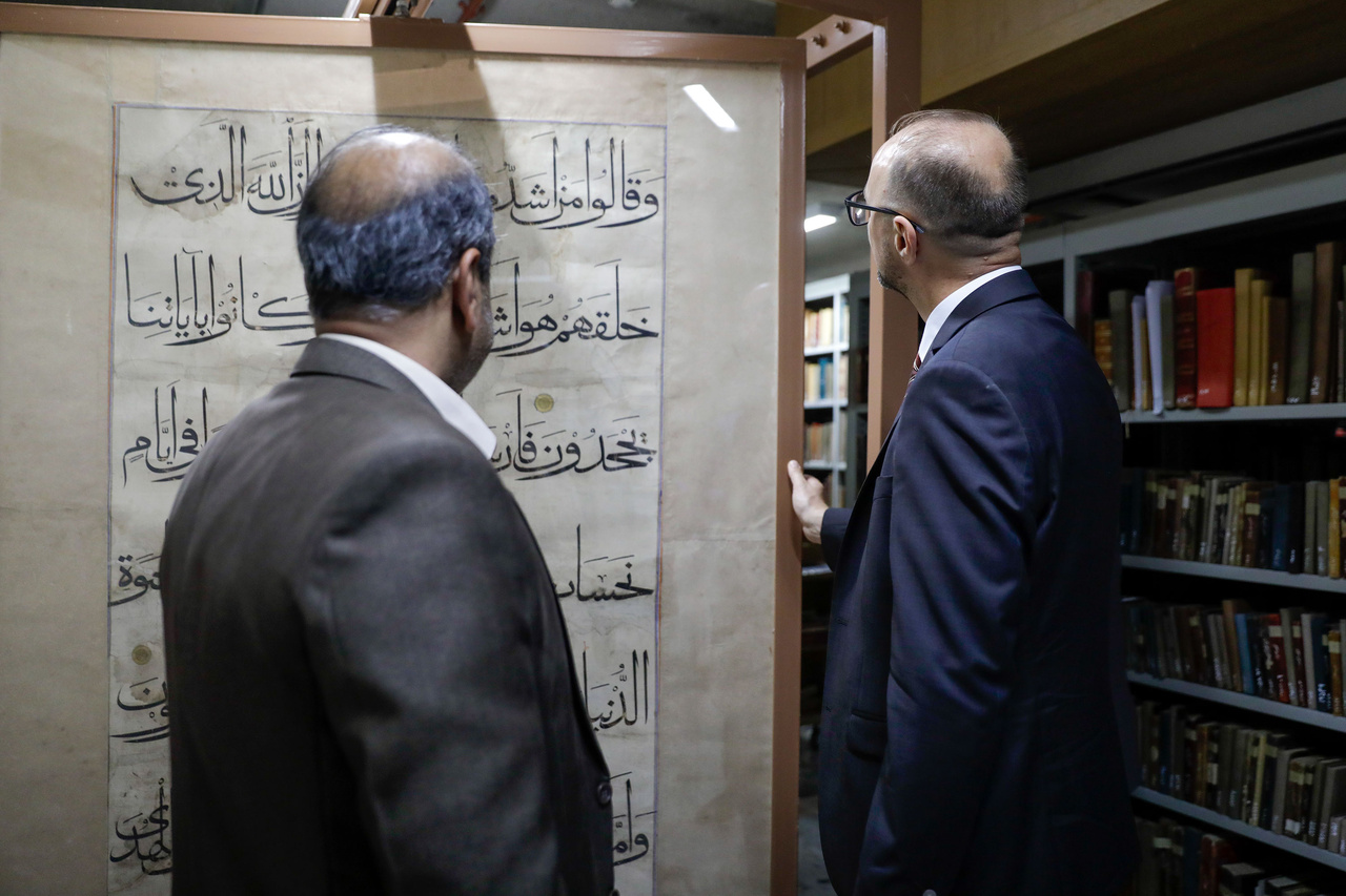 بازدید رئیس کتابخانه بوسنیوهرزگوین از کتابخانه رضوی + تصاویر