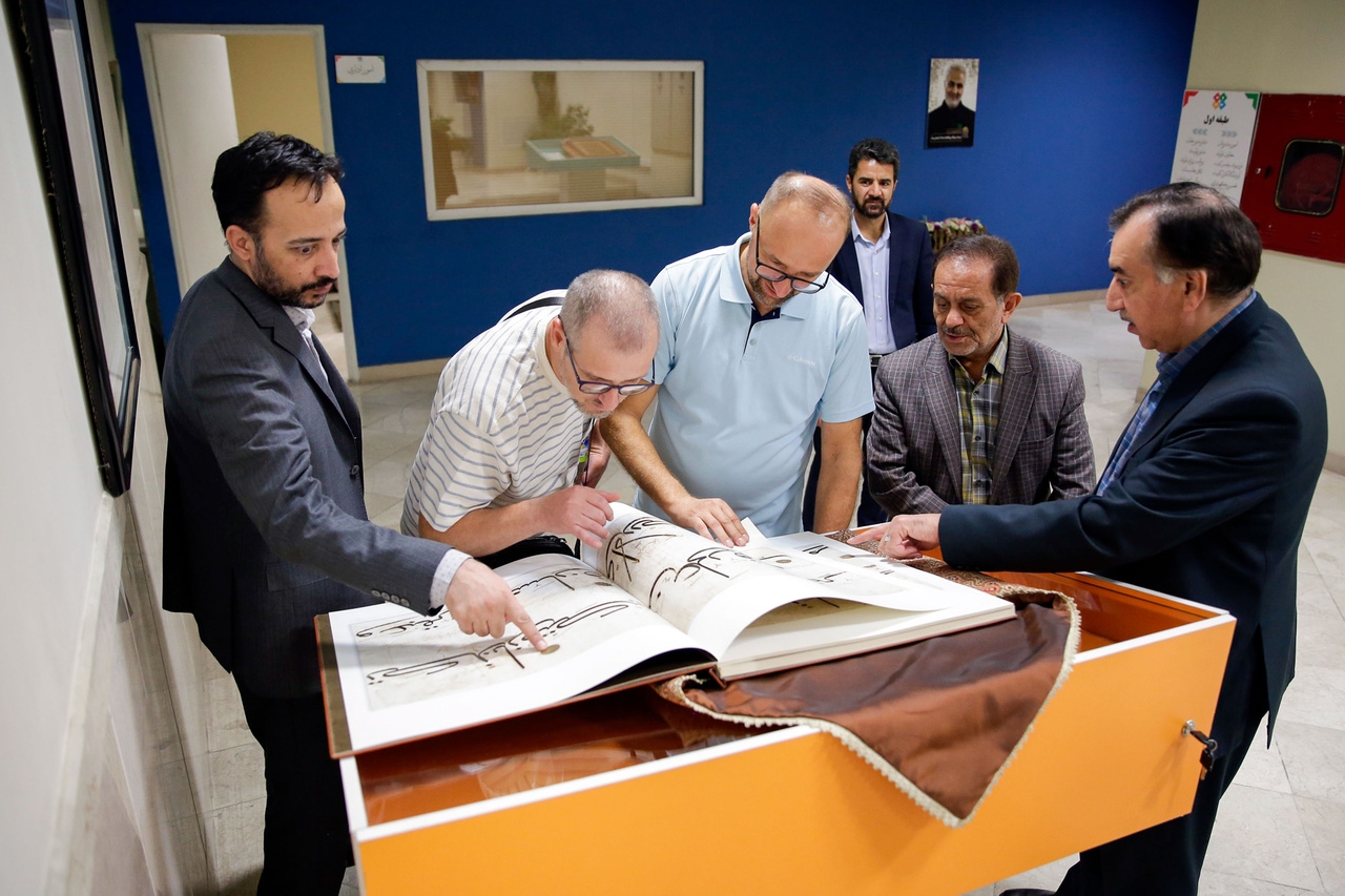 بازدید رئیس کتابخانه بوسنیوهرزگوین از کتابخانه رضوی + تصاویر