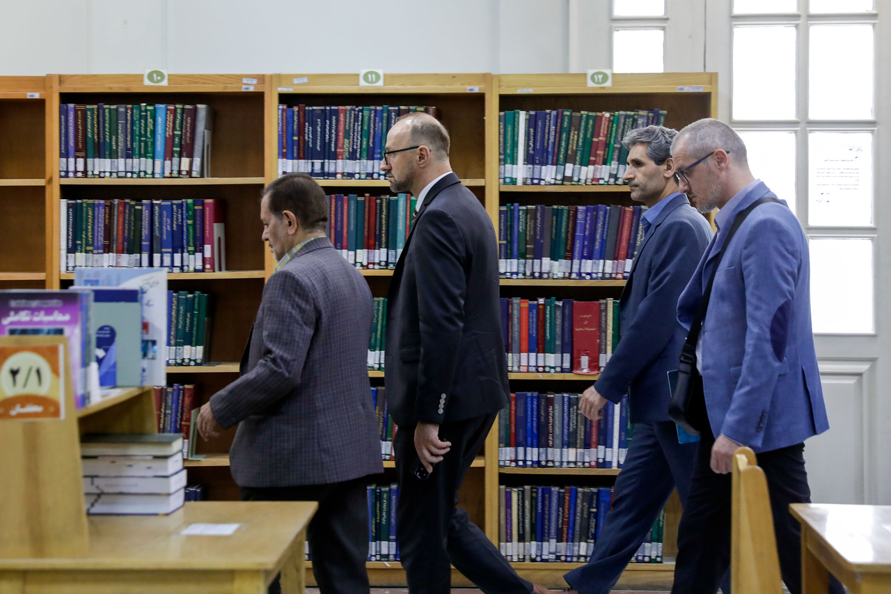 بازدید رئیس کتابخانه بوسنیوهرزگوین از کتابخانه رضوی + تصاویر