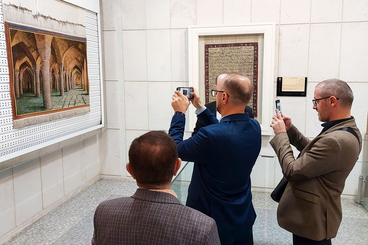 بازدید رئیس کتابخانه بوسنیوهرزگوین از کتابخانه رضوی + تصاویر