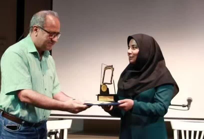 اهدای کتاب در تربتحیدریه/ نشست شاهنامهخوانی در بیدخت