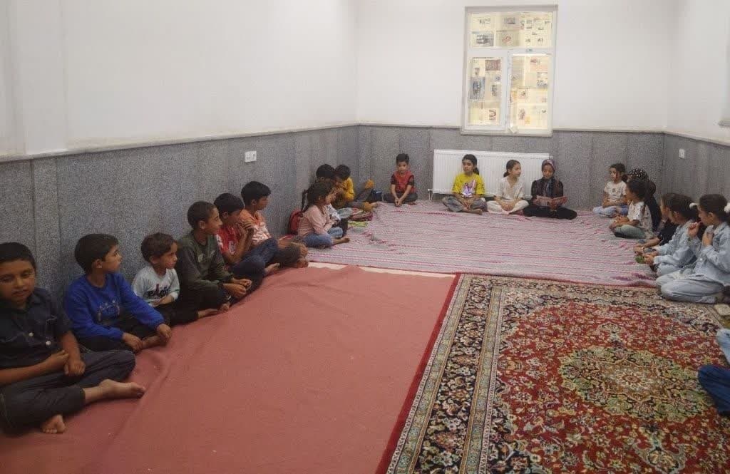 اهدای کتاب در تربتحیدریه/ نشست شاهنامهخوانی در بیدخت