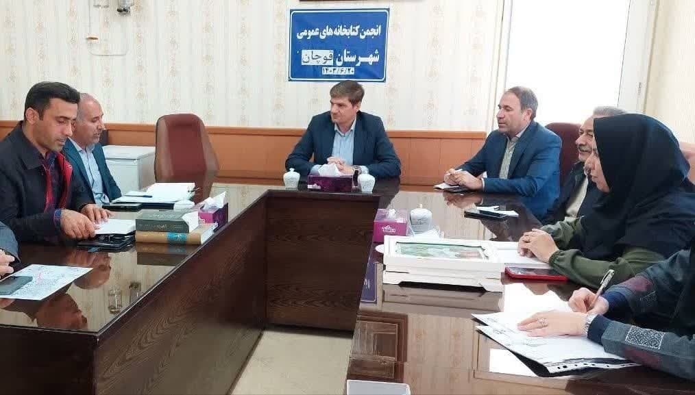 اهدای کتاب در تربتحیدریه/ نشست شاهنامهخوانی در بیدخت